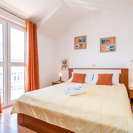 Burum B&b-apartment With Beautiful View Couette-café