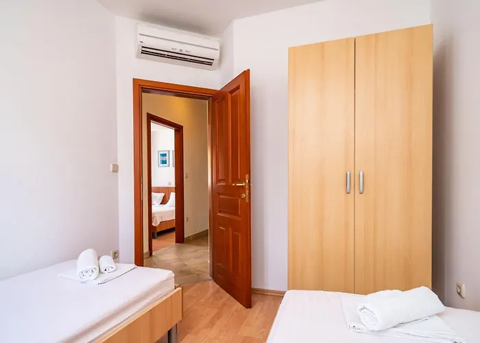 Burum B&b-apartment With Beautiful View Couette-café