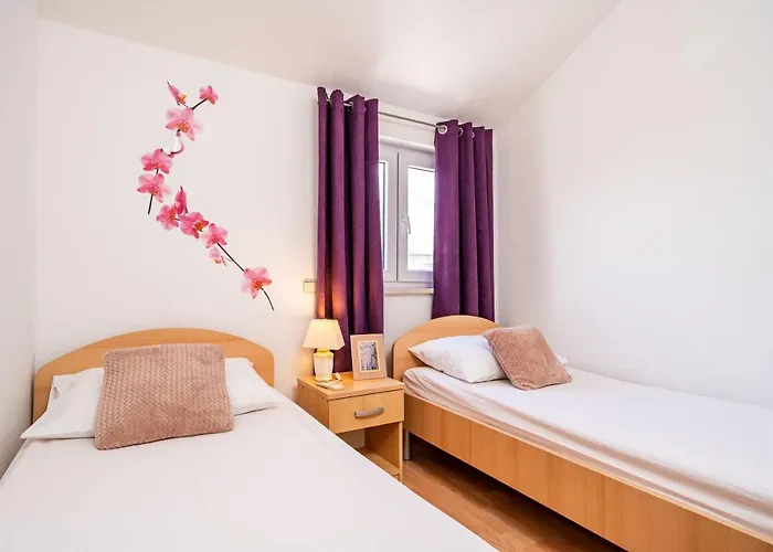 Couette-café Burum B&b-apartment With Beautiful View