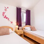 فندق مبيت وإفطار Burum B&b-apartment With Beautiful View
