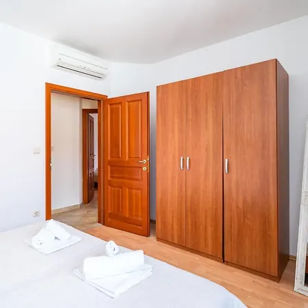 Couette-café Burum B&b-apartment With Beautiful View