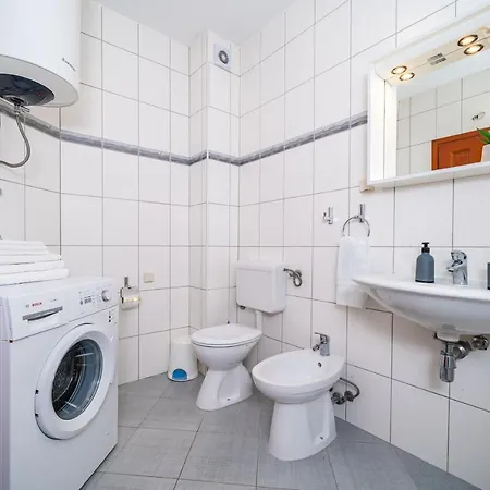 Burum B&b-apartment With Beautiful View krevet i doručak