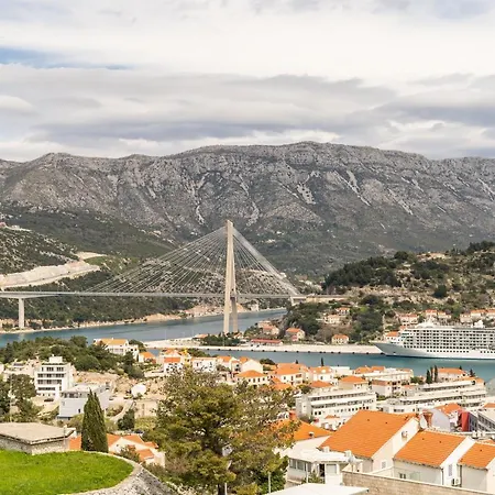 Burum B&b-apartment With Beautiful View krevet i doručak